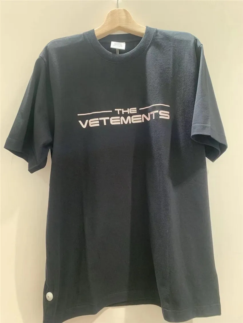 

2021ss VETEMENTS Reflective T-shirt Men Women Silvery-tone Logo Printed VETEMENTS Tee VTM Short Sleeve Collar Tag