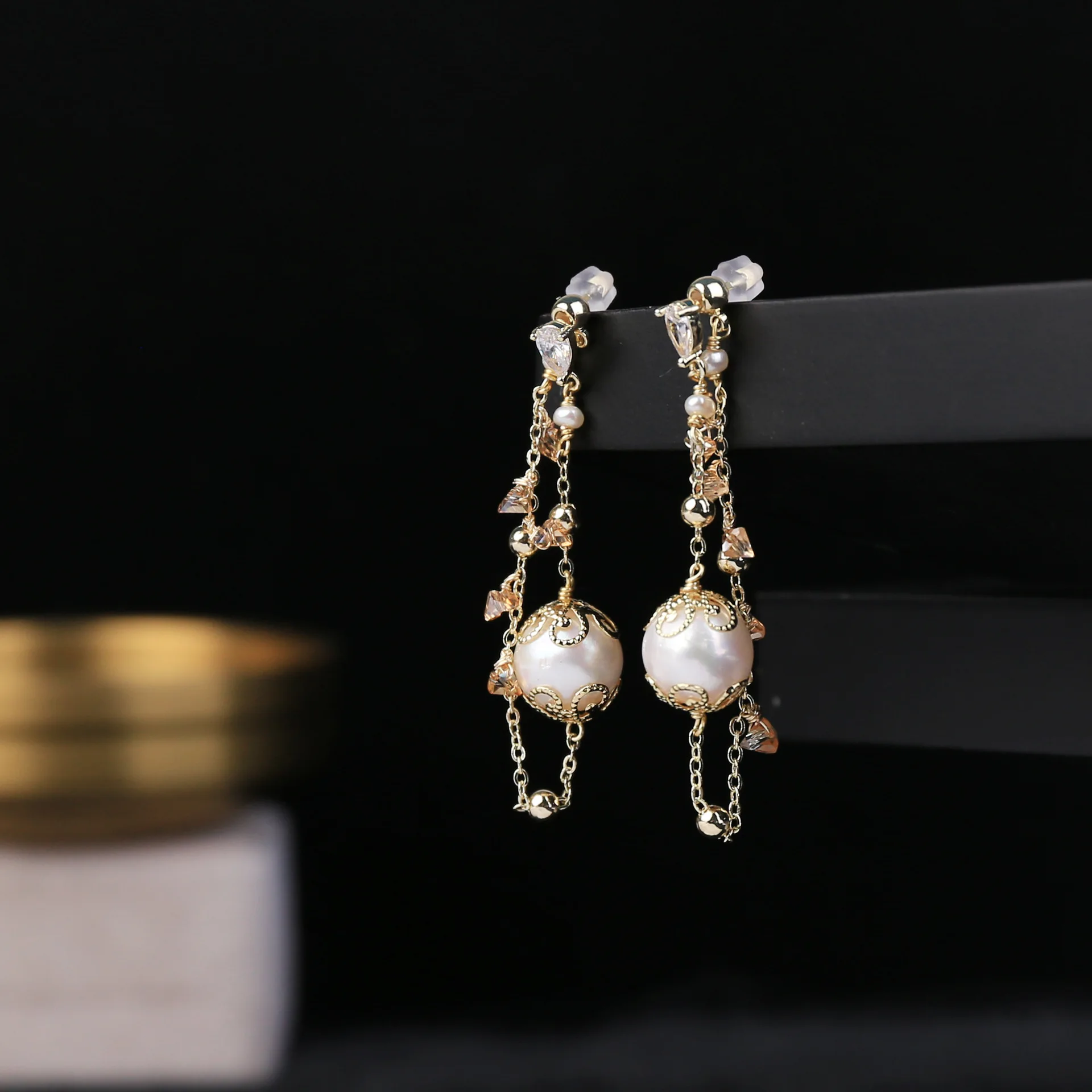 

Fashion Women Tassel Chain Dangle Earrings Luxury Zirconia Freshwater Pearl Long Piercing Earrings for Wedding Engagement EH020