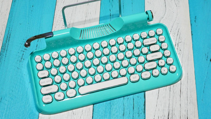 Hellboy KnewKey steampunk dot Robin blue wired keyboard Retro typewriter versatile white axis back light Mechanical keyboard