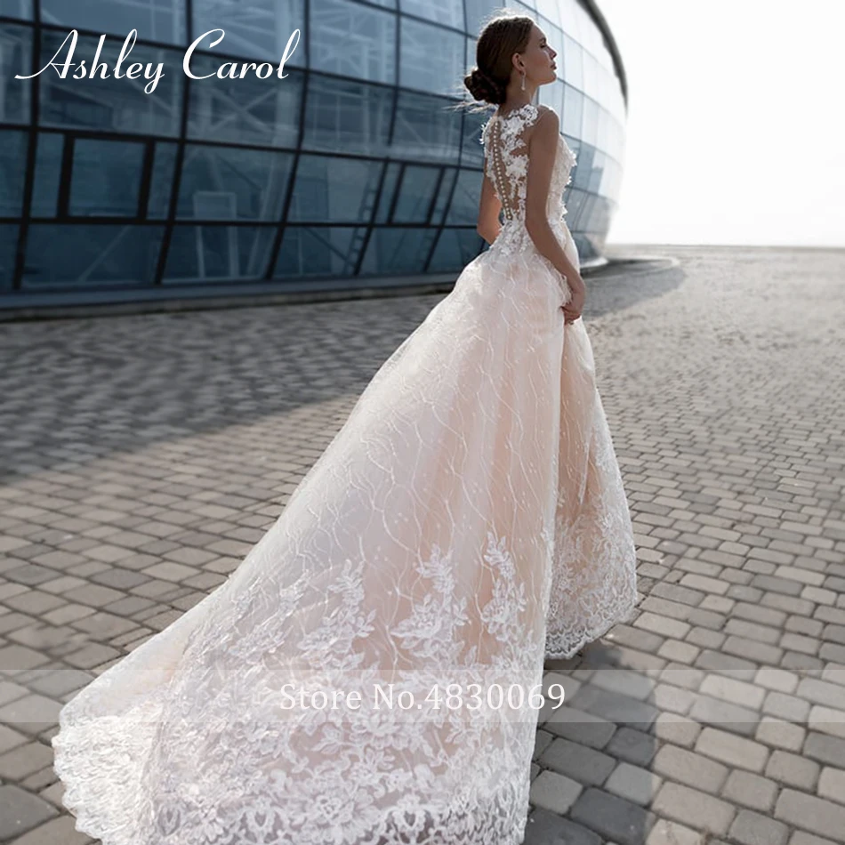 Свадебное платье трапециевидной формы с v образным вырезом и объемными цветами