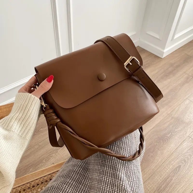 Сумка на плечо Toposhine женская с откидной крышкой однотонная кожаная сумочка