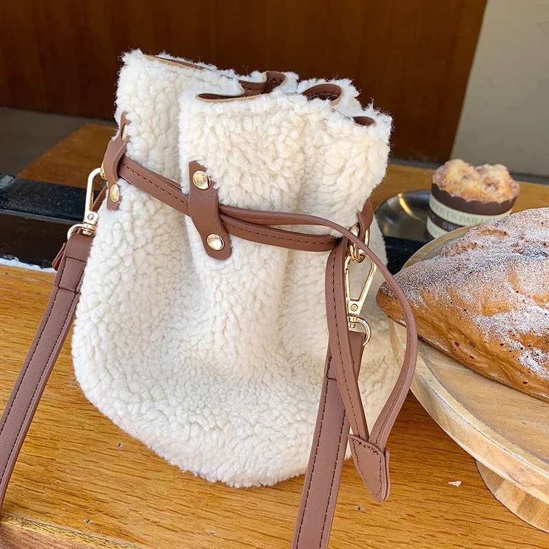 

Korea Stlye Winter new soft wool women handbag mini cute women Drawstring Bucket bag plush Female Messenger bags bolsa feminine