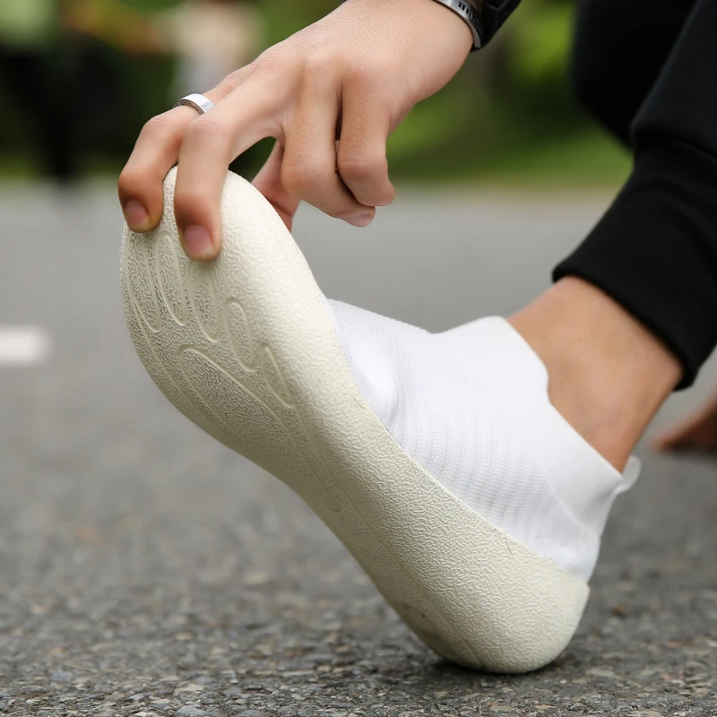 Мужские кроссовки 2021 спортивная обувь с летящей сеткой многофункциональные