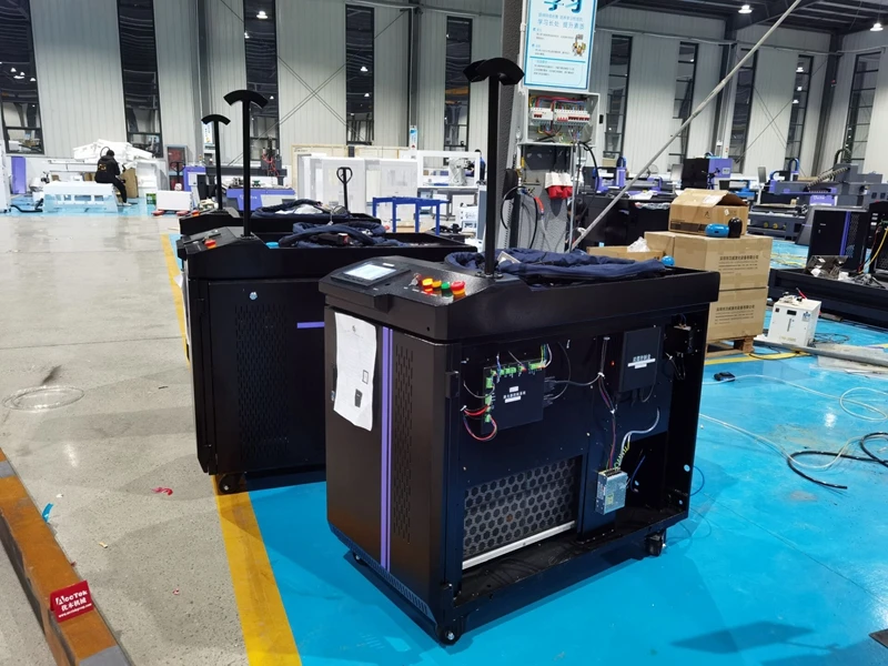 AccTek 2022 Новая цена 1000 Вт JPT лазерная машина для очистки волокон краски на металле |
