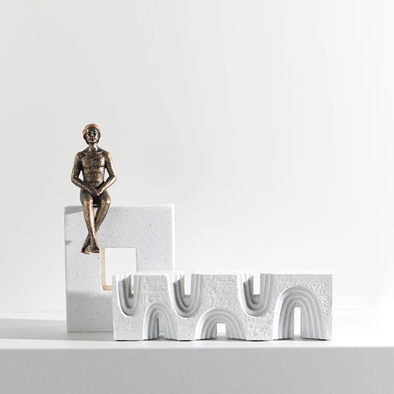 

Золотая Статуя истончика, сидящая на прямоугольной раме, Декор для дома, многослойные арочные украшения для отеля, виллы, домашнее украшение из смолы