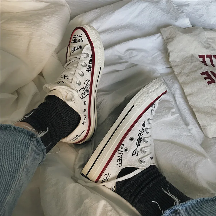 Женская обувь в стиле ретро модная белая парусиновая на шнуровке с граффити