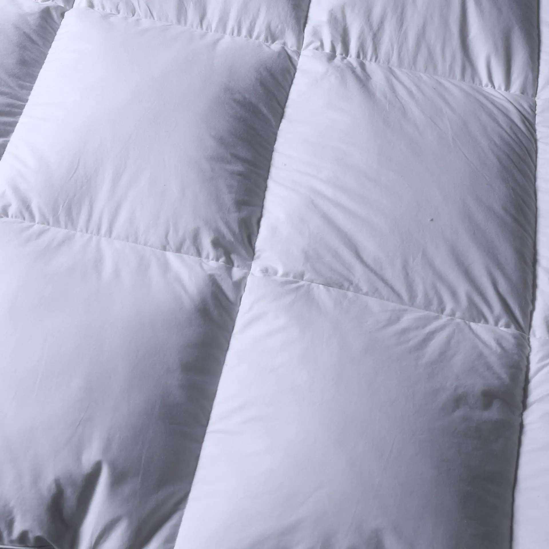 Стеганое одеяло наматрасник для гостиниц плотный гусиный пух осенне-зимнего