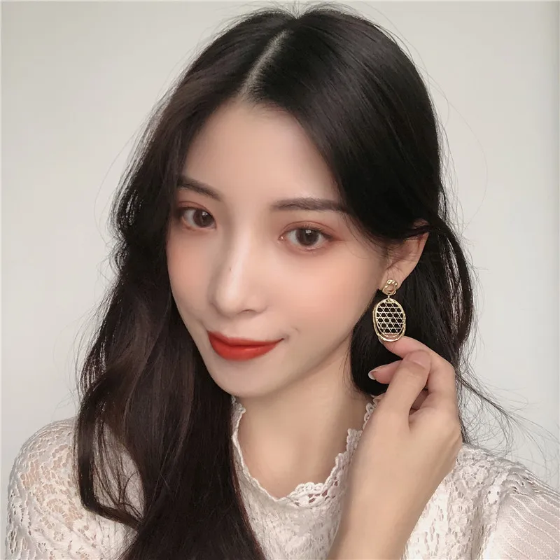 

Han Edition Pineapple Metal Mesh Earrings Geometrical Irregular Simple Stud earrings Punk Dangling Eardrop Wedding Jewelry