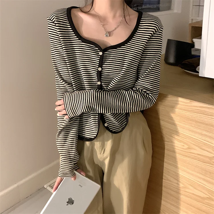 

Женская футболка с длинным рукавом и круглым вырезом, в полоску