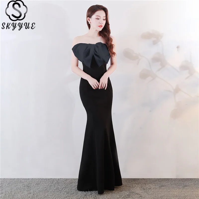 Женское вечернее платье Русалка Skyyue черное без рукавов и бретелек с бантом
