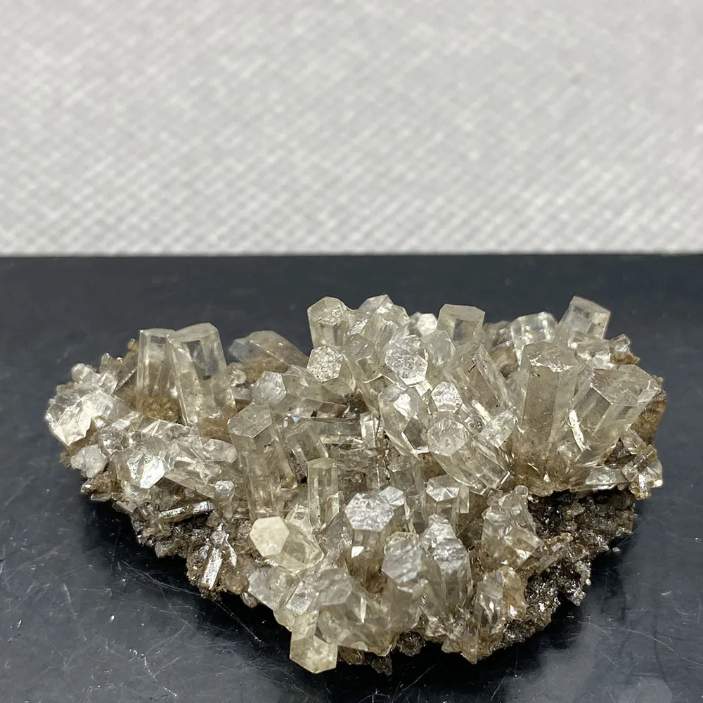 

Natural transparent columnar calcite is rare and extinct in China