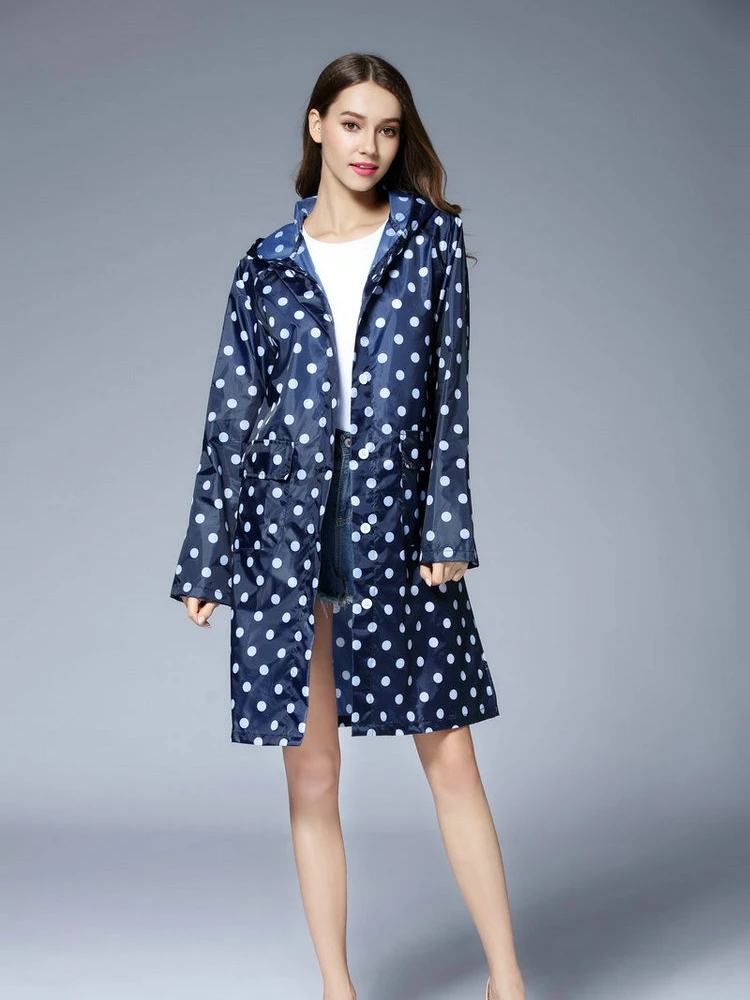 

Водонепроницаемый нейлоновый дождевик, Женский пластиковый портативный дождевик с капюшоном, дождевик для выживания, Непромокаемый пласт...