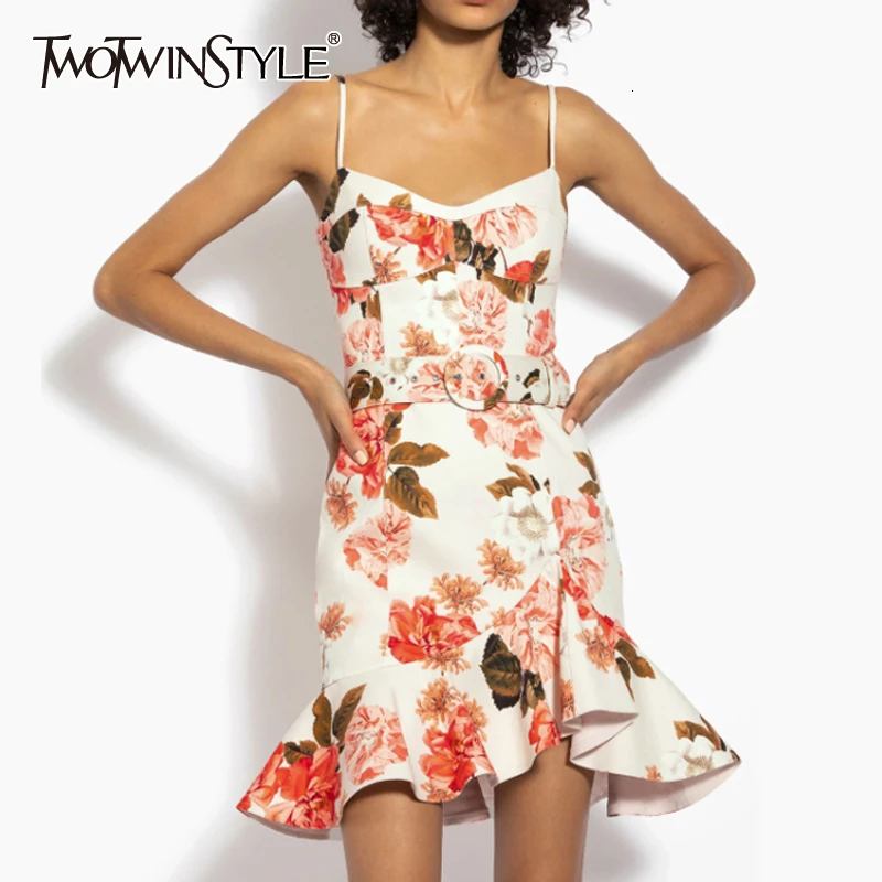 Платье TWOTWINSTYLE модное ассиметричное с квадратным воротником на тонких бретельках