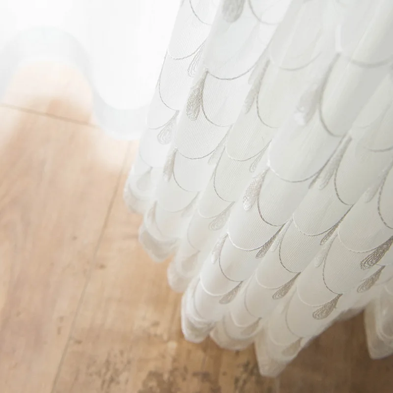 Белая прозрачная занавеска из ткани с геометрическим рисунком для окна спальни