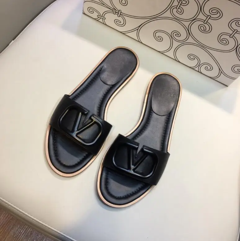 

Women Brand Classic Slippers Fashion Leather Flat Sandals EU35-40 2021 Summer New