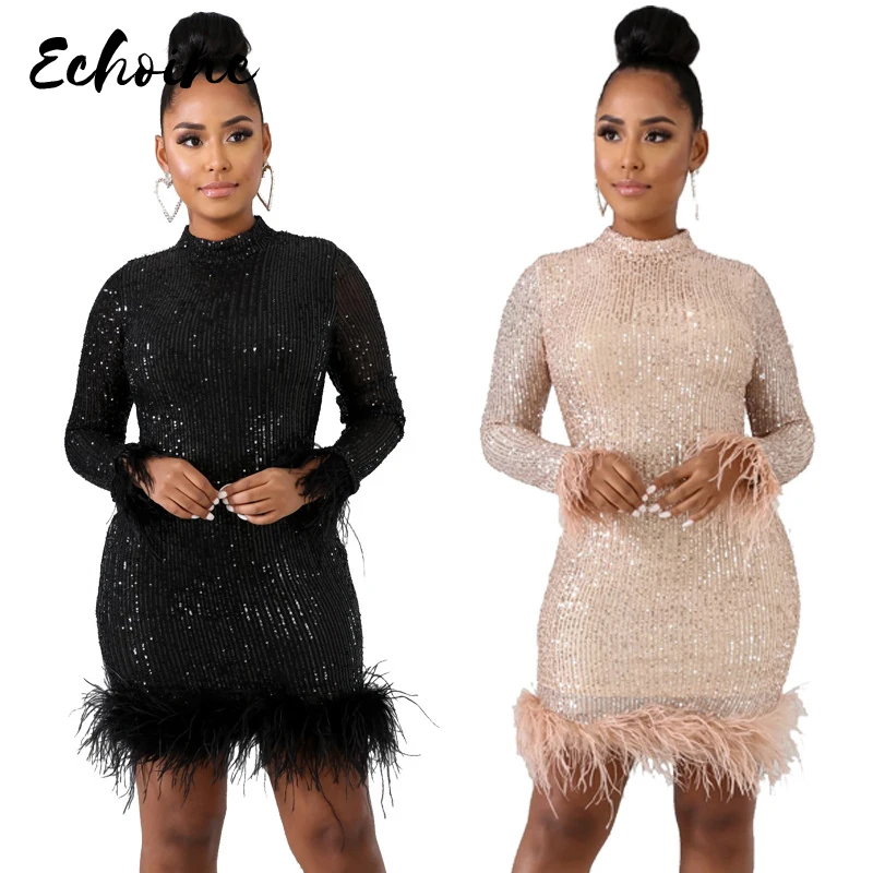 Женское платье выше колена с круглым вырезом и длинным рукавом расшитое