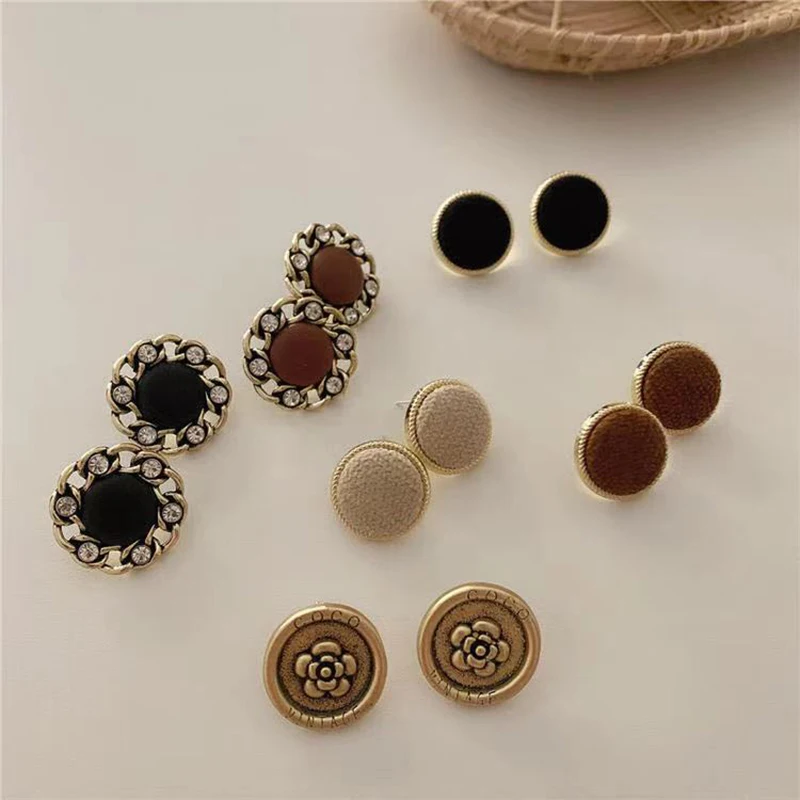 

2021 Korean Winter New Vintage Velvet Button Round Stud Earrings For Women Fashion Jewelry Temperament Pendientes Femme Gifts