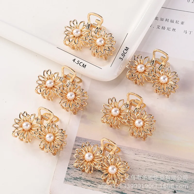 

Золотистый металлический жемчужный Краб для волос, зажим для волос для элегантной леди 4,6 см, бутик жемчуга, сплав, в форме цветка, заколки дл...