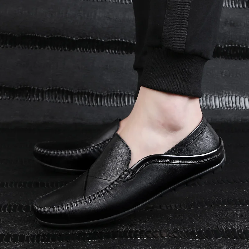 Мужские повседневные туфли из натуральной кожи черные или белые Лоферы без