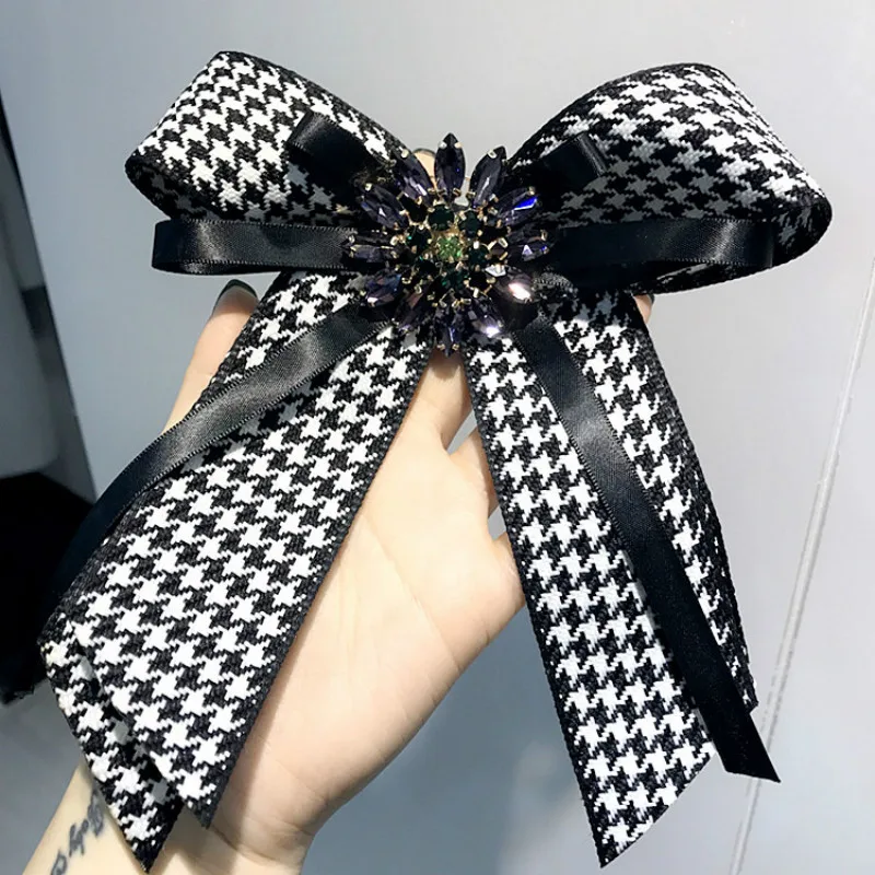 

Korean Vintage Crystal Houndstooth Bowtie Ties Fashion Jewelry Accessories Bow Tie Brooches for Women Shirt Butterfly Corsage