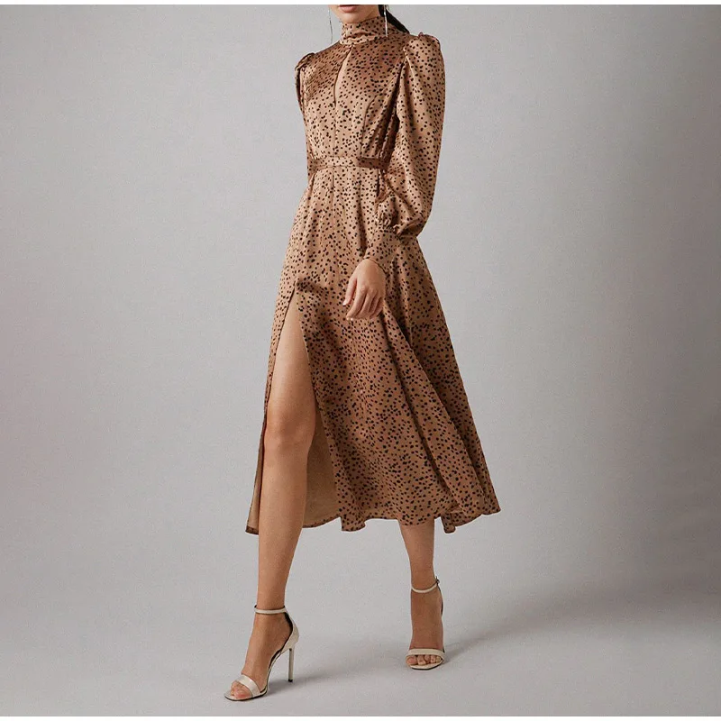 Женское однобортное атласное платье средней длины элегантное привлекательное