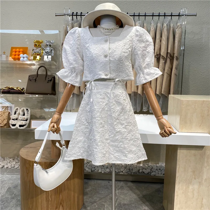 

Оригинальный дизайнерский костюм бренда 2021 года с жемчужными пуговицами и квадратным вырезом, блестящий пиджак на шнуровке с темными цвета...