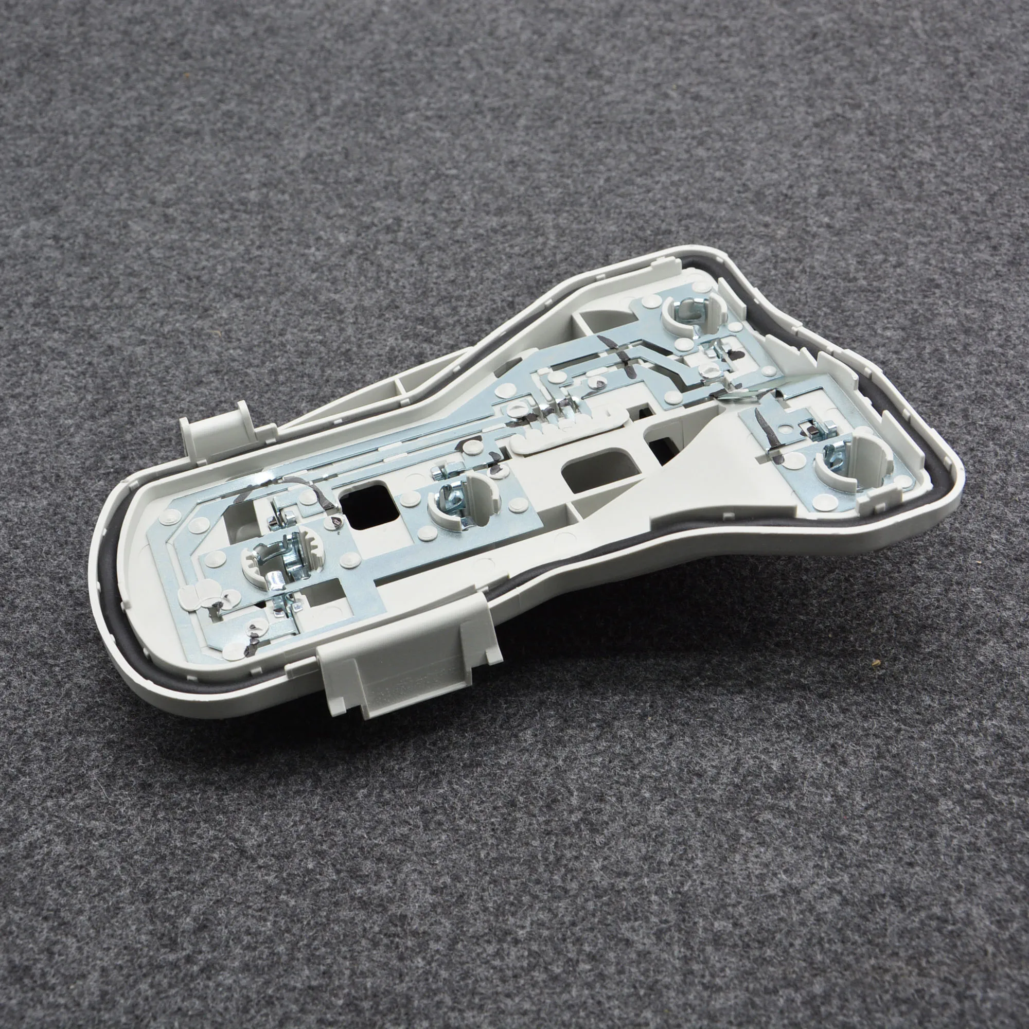 

Apply to 2006-2010 POLO Rear light circuit board circuit board Taillight base lamp holder 6QD 945 257 A 6QD 945 258 A