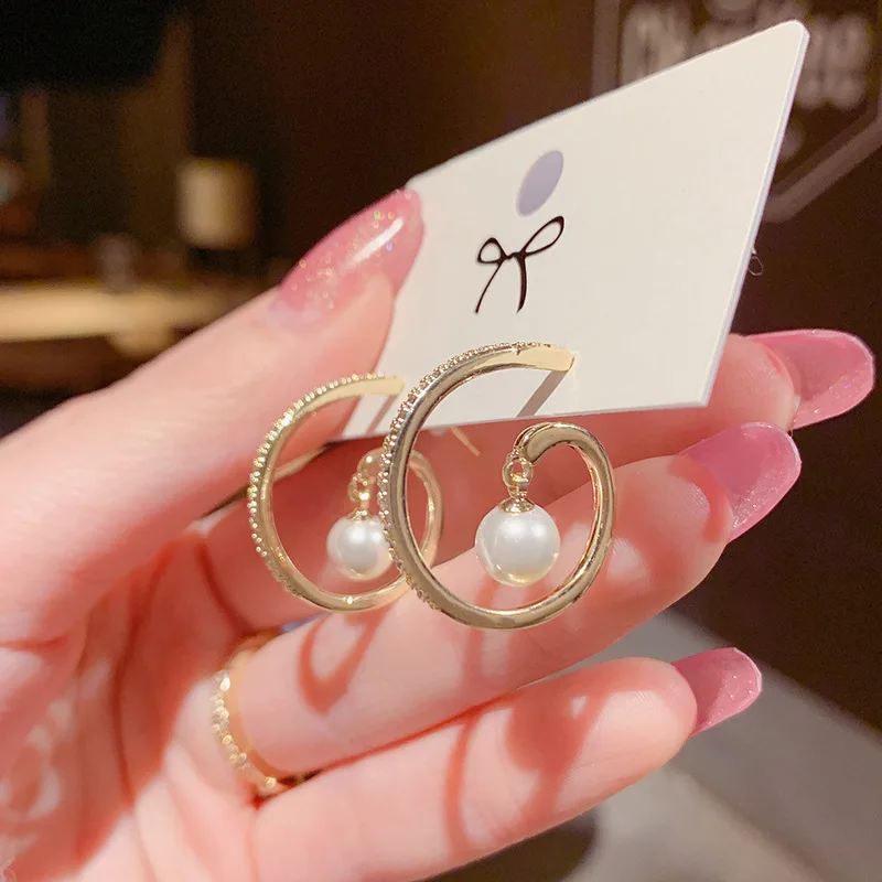 

Creative Pearl Twist Circle Earrings For Women 2021 New Design Jewelry