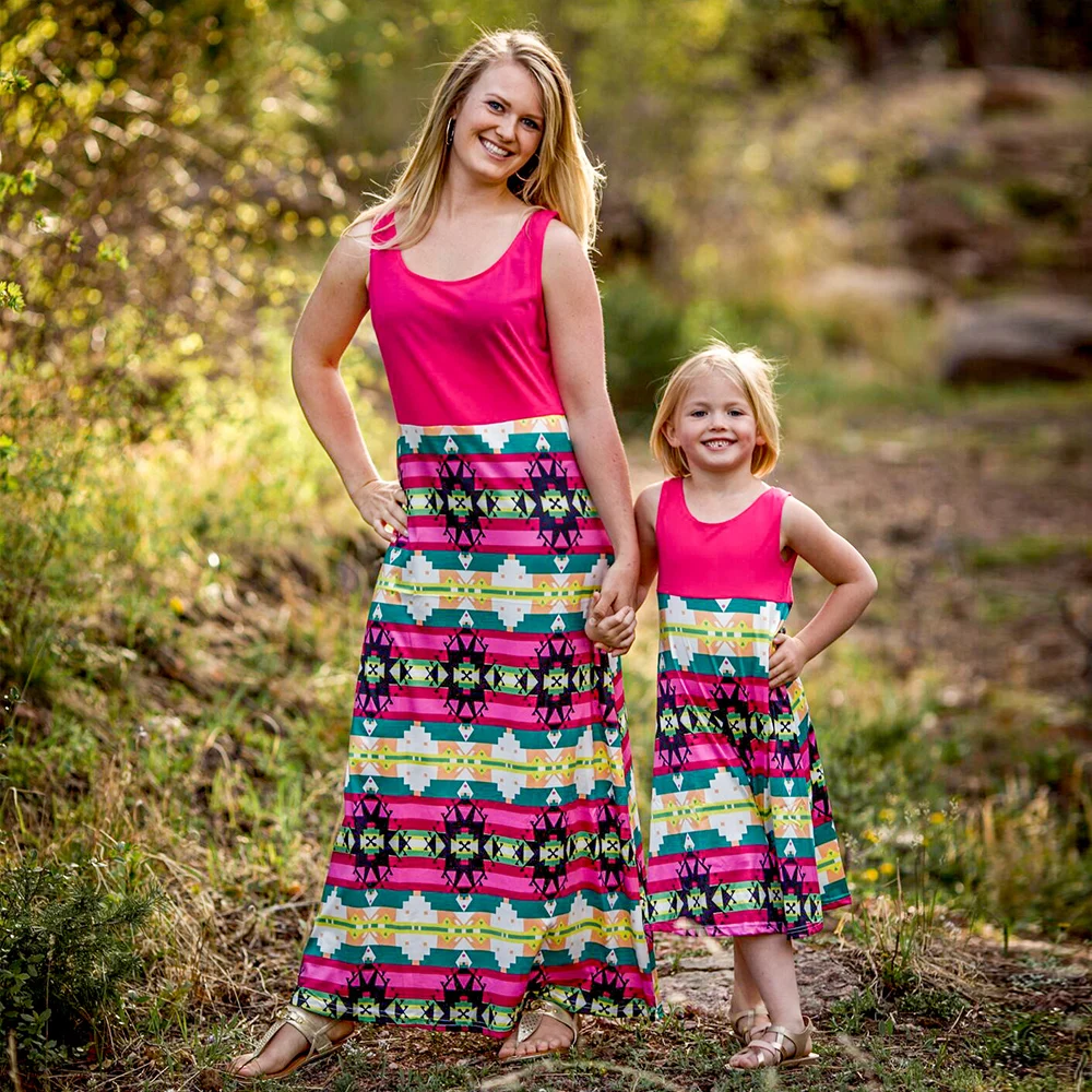 Одежда для мамы и дочки длинное платье с геометрическим принтом платья семейный
