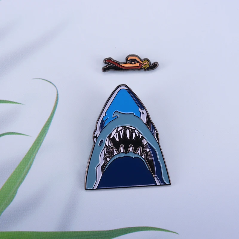 Фильм "Челюсти" полночь Плавание 2 шт. эмаль металлический логотип Pin
