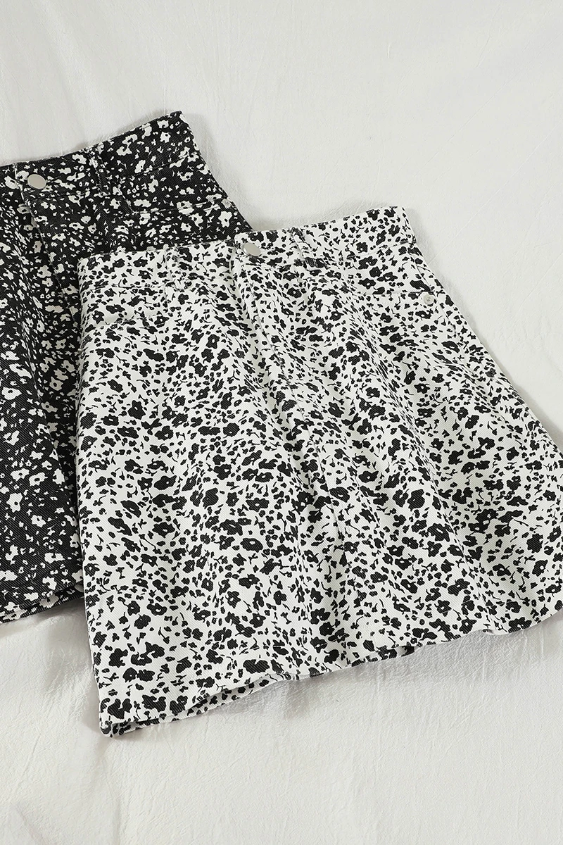 

Denim Floral Skirt with Hips Temperament Retro High-waist Short Skirt Women