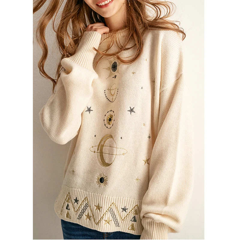 Женский трикотажный свитер с вышивкой Луна Белый/Черный Свободный пуловер