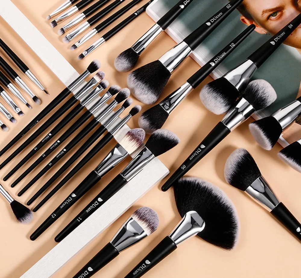 

DUcare 32PCS black Makeup brushes set Professional Natural goat hair brushes Foundation Powder Contour Eyeshadow make up brushes