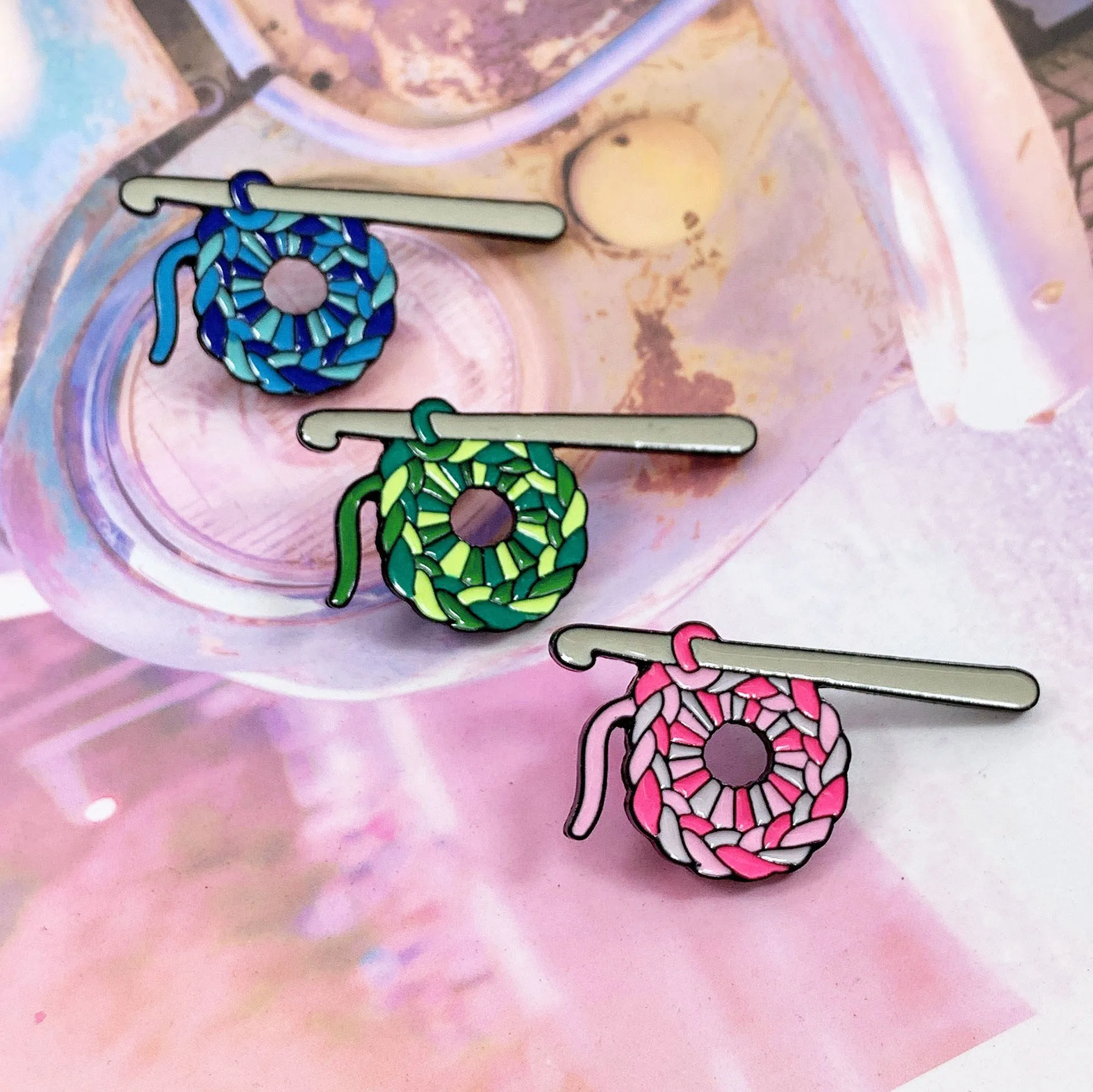 

Fashion cartoon knitted sweater ball brooch wild knitted sweater colorful ball funny cute pin badge denim pendant clothes gift