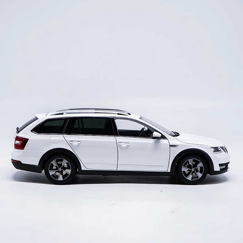 1:18 тщательная модель Skoda OCTAVIA Wagon автомобиля из сплава статические металлические