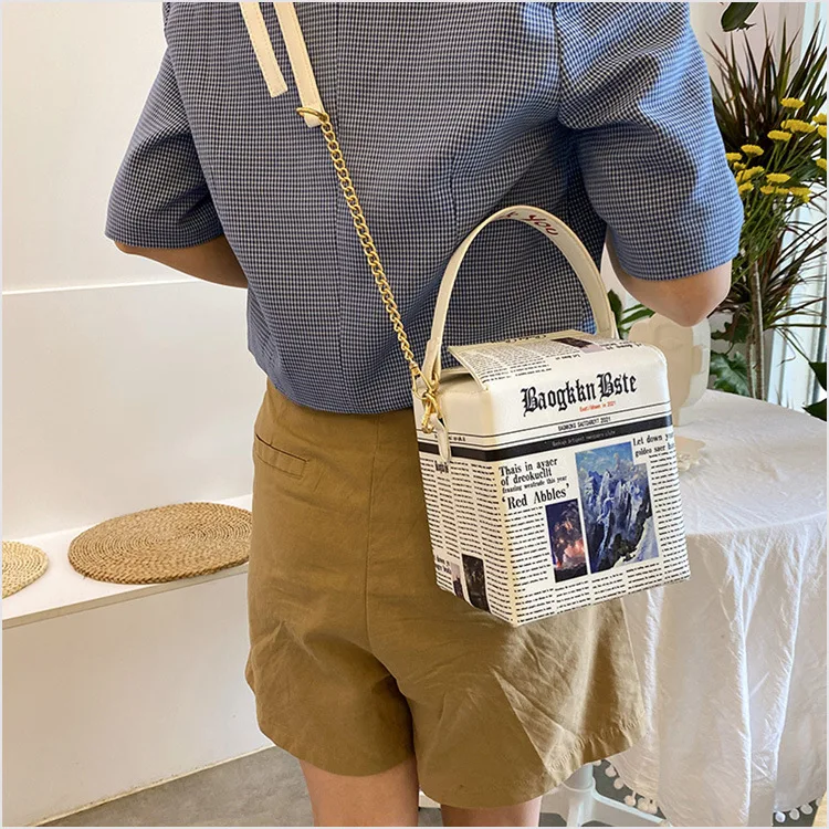

Graffiti Shoulder Bag Letter Newspaper Printing Chain Fashion Box Crossbody Bag For Woman Designer Cute Handbag Satchels Purse