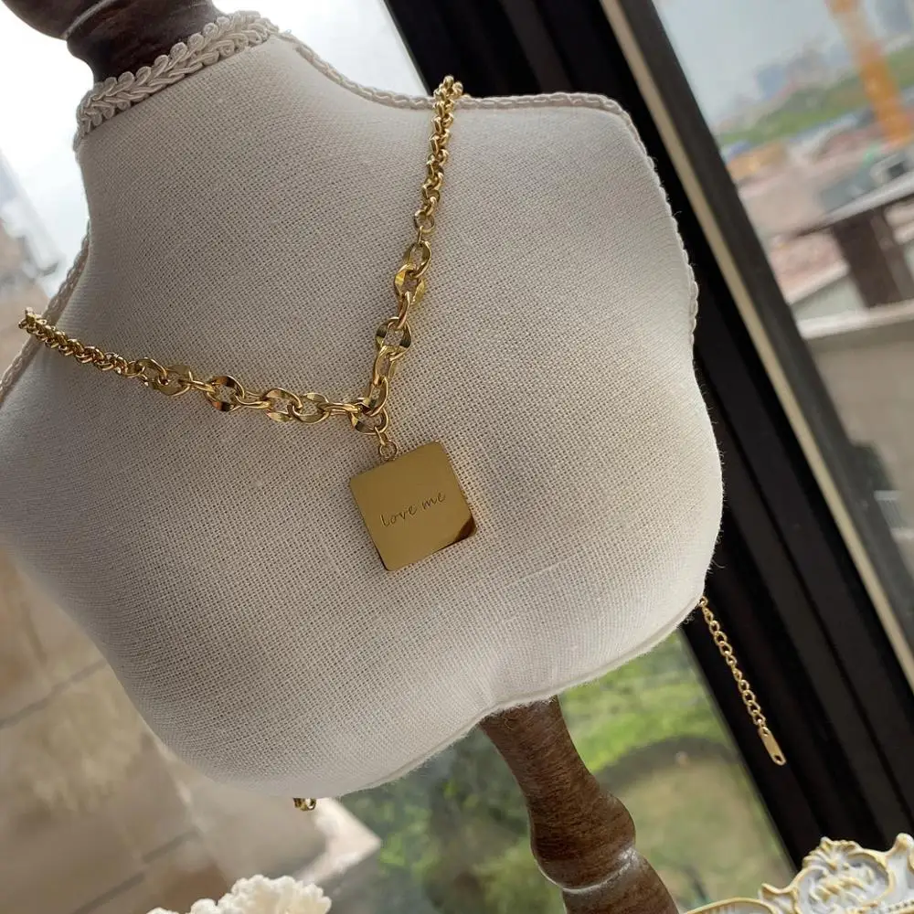 

Fashionable Personality Autumn Winter Titanium Square Brand Letter Clavicle Chain Web Celebrity Fashion Versatile Sweater Chain