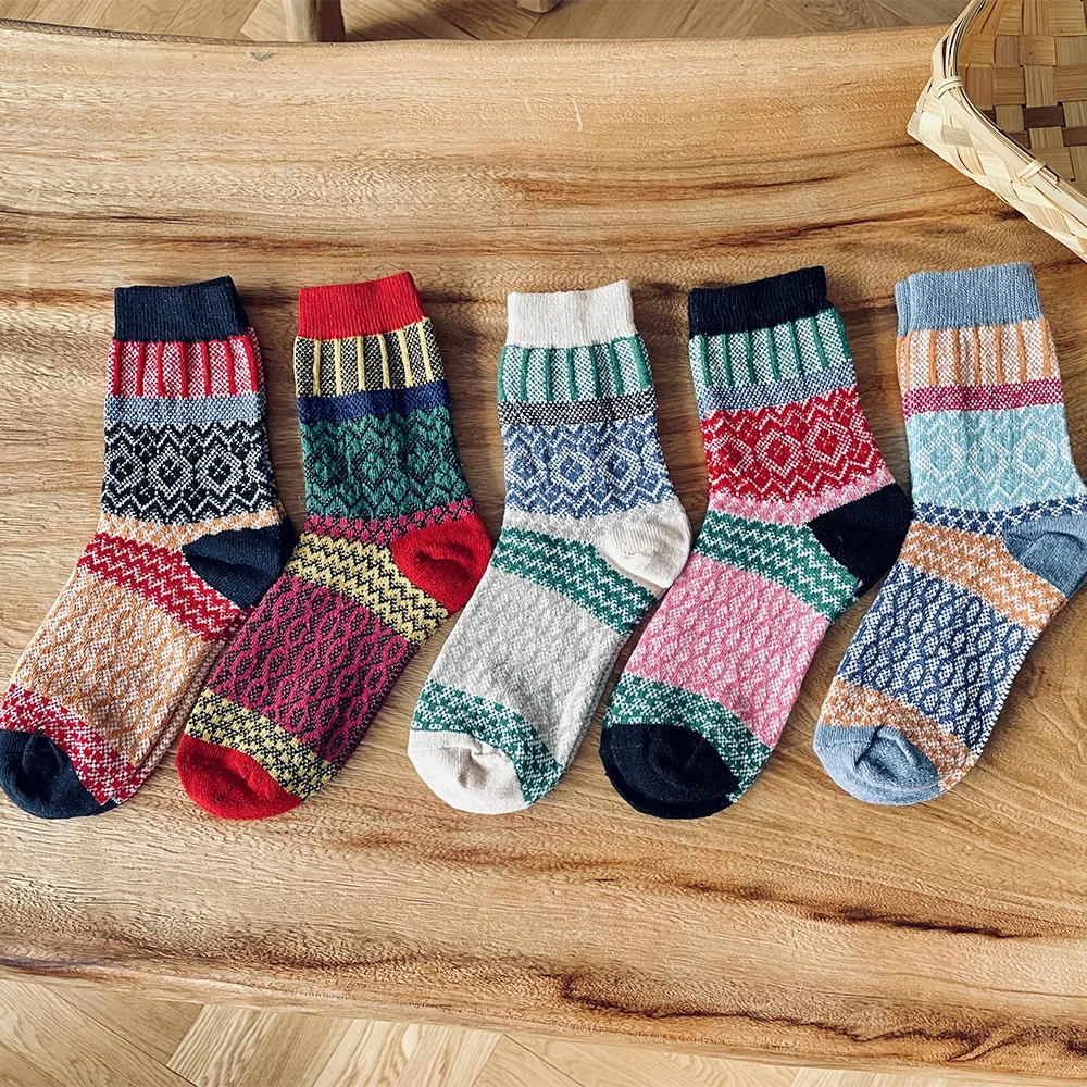 

5Pairs New Witner Thick Warm Wool Women Socks Retro Style Red Blue Colorful Christmas Socks Gift Free size Dropshipping