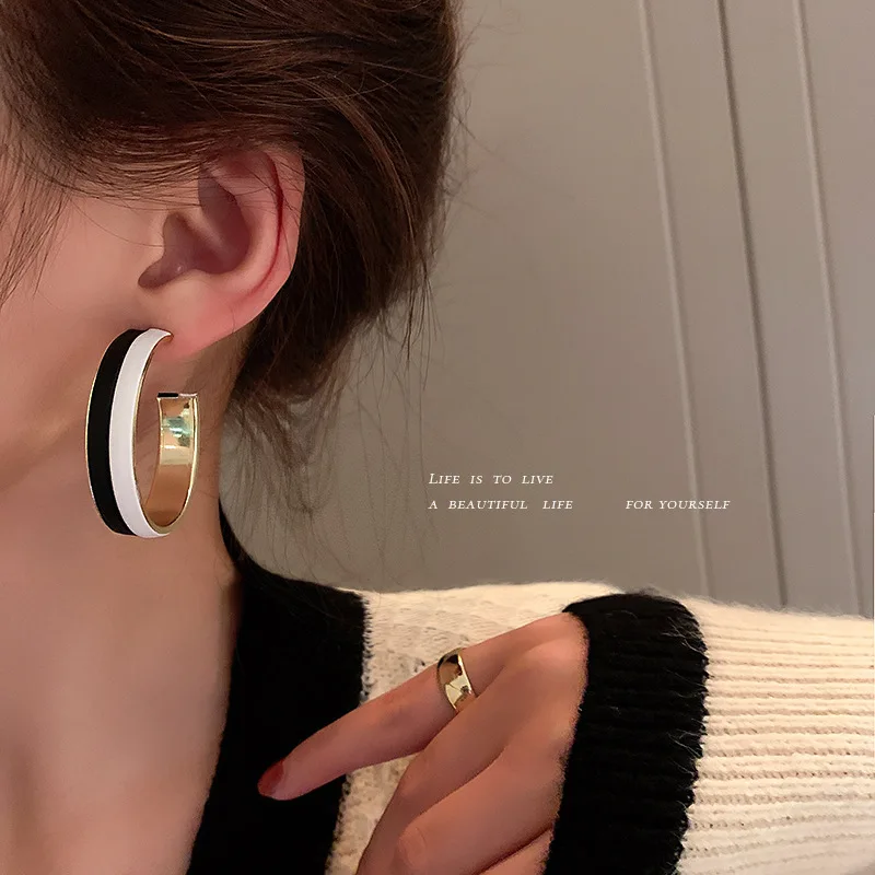 

Korean Version East Gate 925 Silver Needle Geometric Oil Dripping Earrings Fashion Small Net Red Simple Female