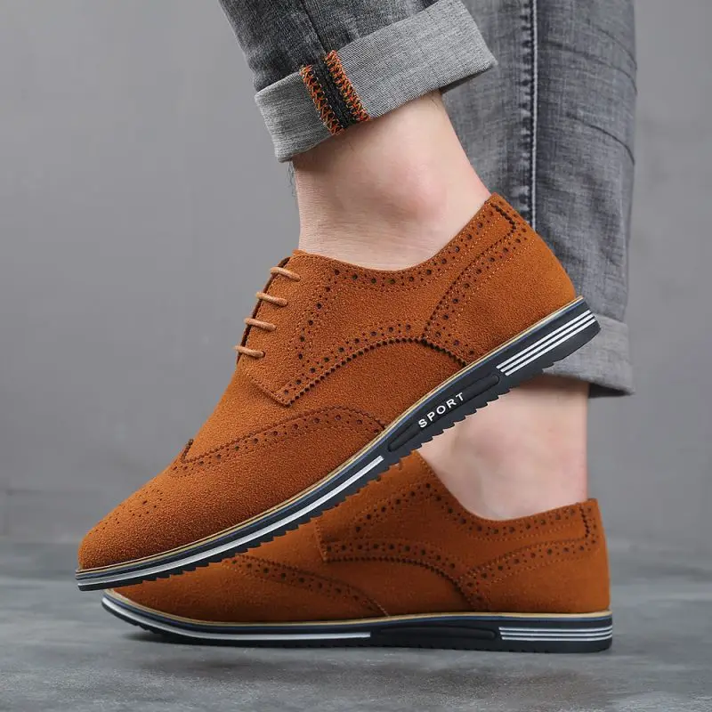 

Мужские туфли-броги, модель 2021 года, Новые повседневные деловые туфли, удобные классические офисные лаконичные туфли из искусственной замш...
