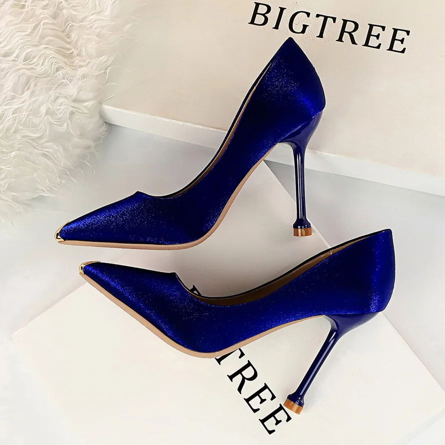 Модные туфли на высоком каблуке шпильке Женская 2019 Новинка осени платье