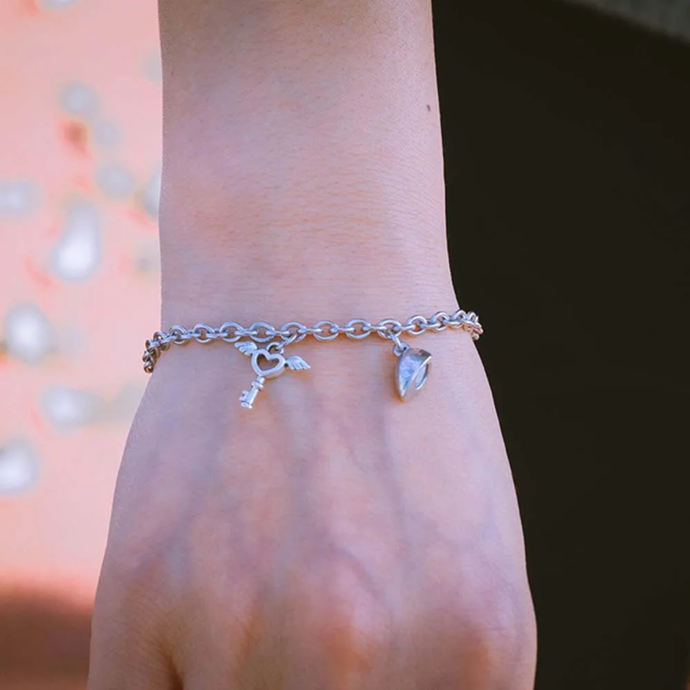 

2 Pcs/Set Heart Shaped Magnet Attraction Bracelet Creative Stainless Steel Angel Wing Lock Couples Charm Jewelry Gifts