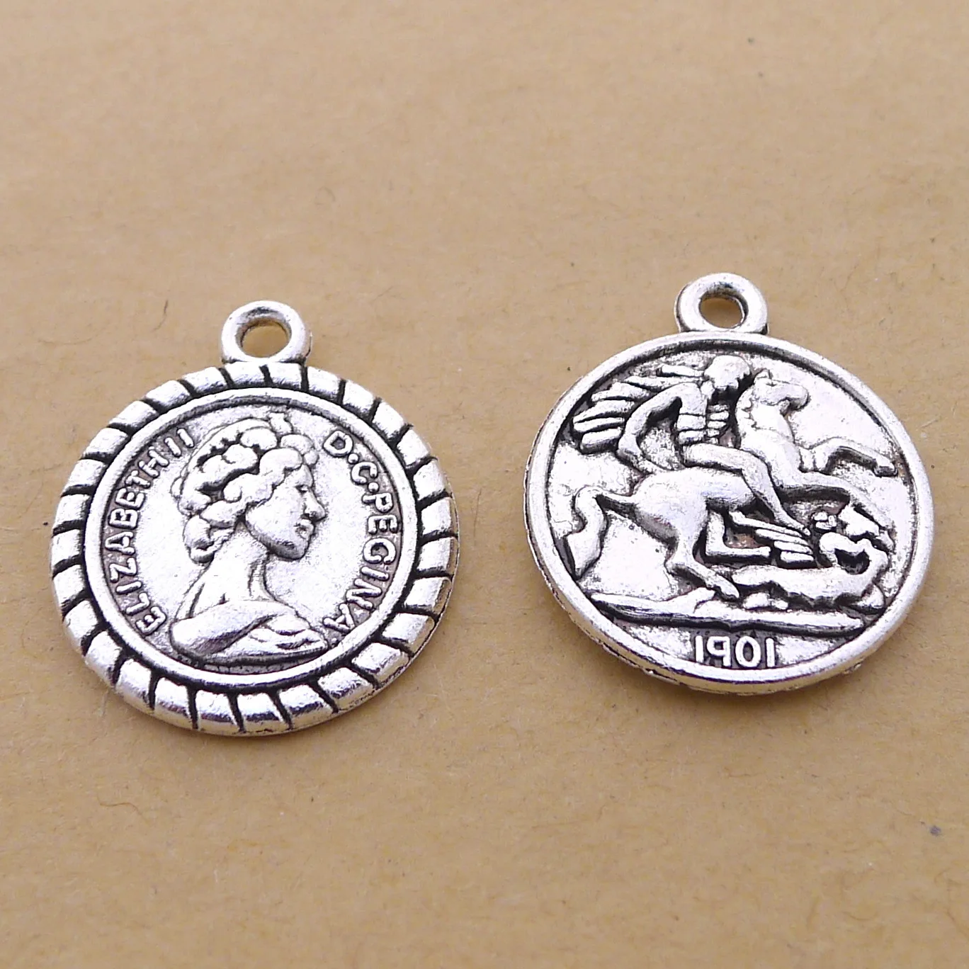 

Charm for making jewelry 5pcs 22x18mm antique silver color Queen avatar charms