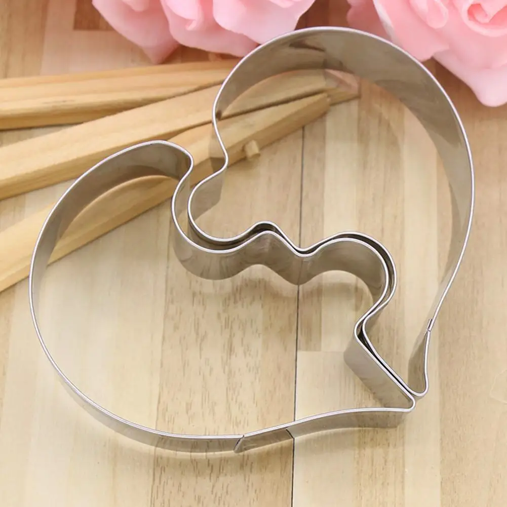 

2Pcs/Set Steel Heart Cookie Molds Left Right Heart Molds Love Cookie Wedding Cookies Cutter Shaped Funny Puzzles P9Q9