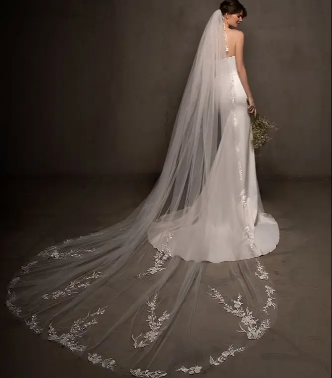

Light Ivory One Layer Wedding Veils Lace Appliqued 300cm Bridal Veil With Comb for Bride Hearwear Cathedral Wedding Accessories