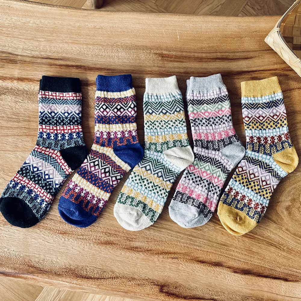 

5Pairs New Witner Thick Warm Wool Women Socks Retro Style Wavy Lattice Pattern Christmas Socks Gift Free size Dropshipping
