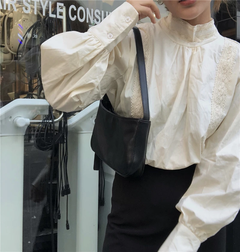 Осенняя шикарная блузка в стиле ретро с кружевами и нашивками на крючках