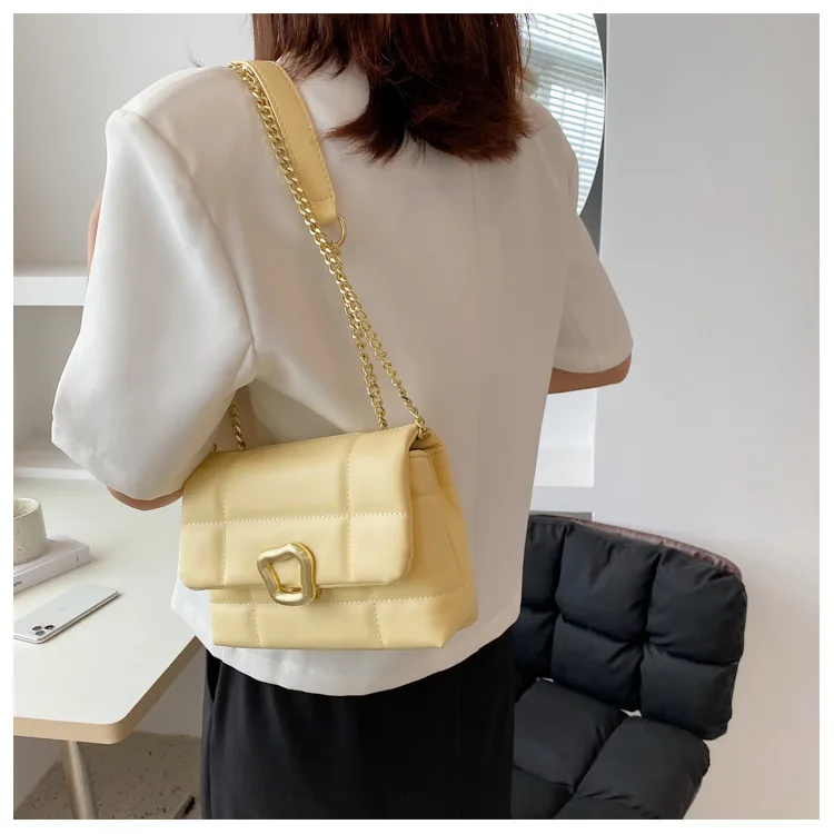 

Wriufred Small square messenger bag female handbag chain western temperament summer simple shoulder bag new small fresh bag