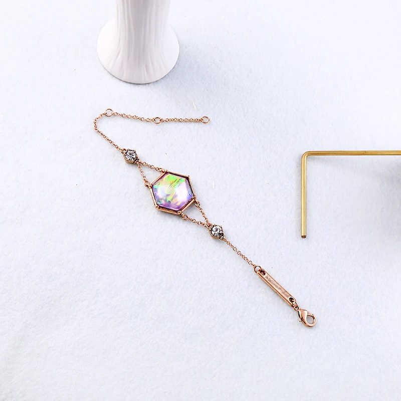 Женский браслет в богемном стиле с кристаллами и геометрическим орнаментом