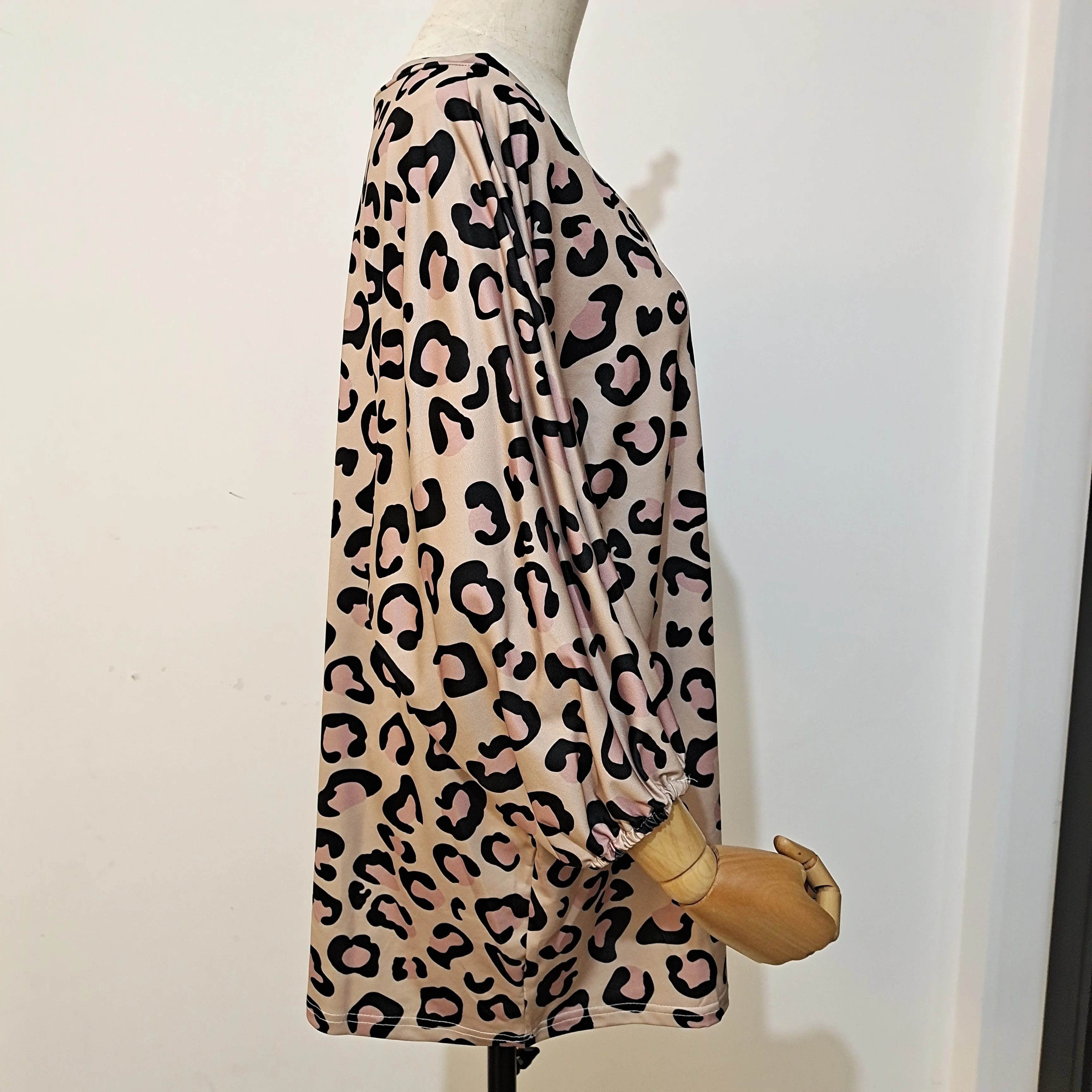 

Sutimine New Fashion Women T-shirt Leopard Half Sleeve Loose Soft Top Hot Selling Casual Female V-Neck Summer Oversize T Shirts